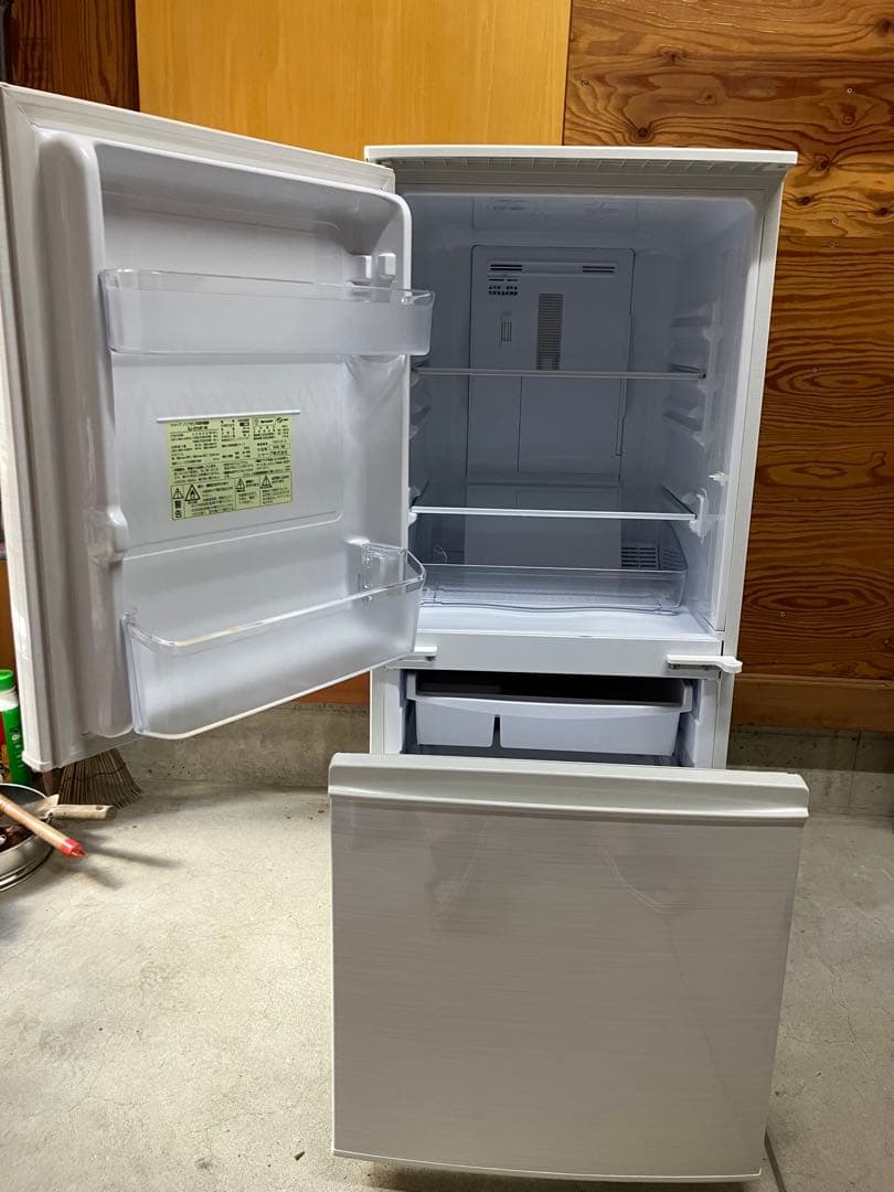 シャープ2ドア　つけかえどっちもドア冷蔵庫 ホワイト　137リットル