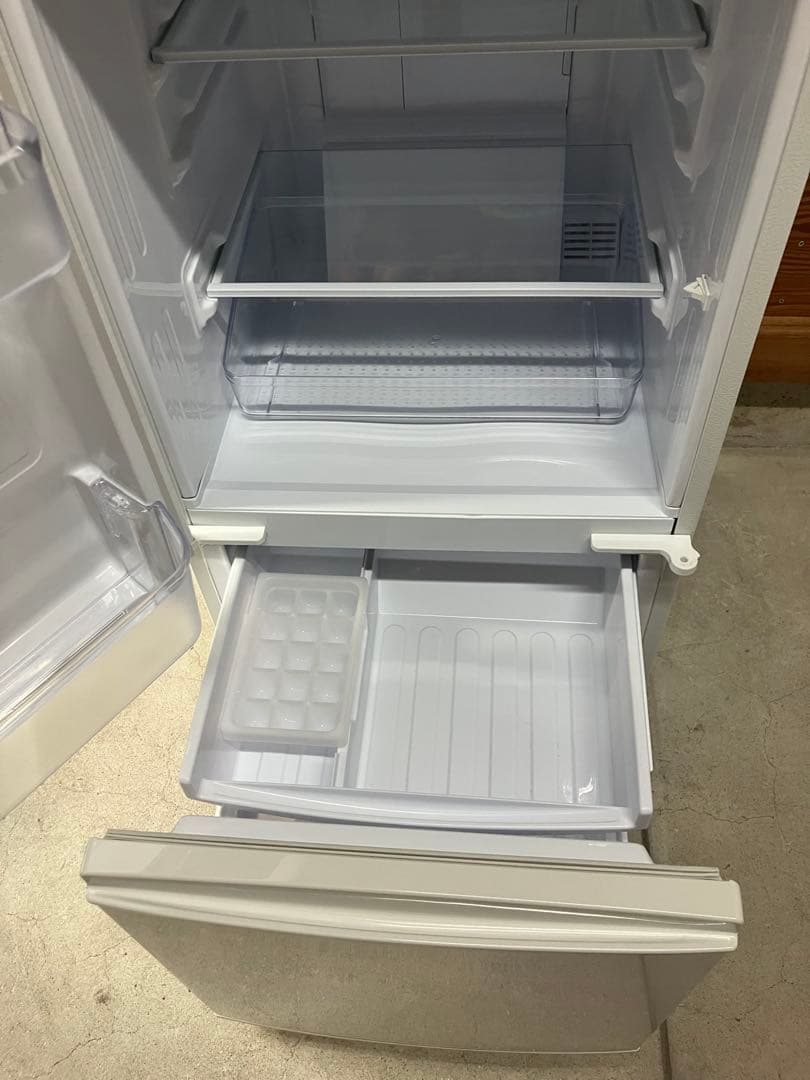 シャープ2ドア　つけかえどっちもドア冷蔵庫 ホワイト　137リットル