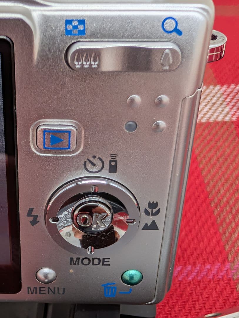 週末特価●美品PENTAX Optio S6 デジタルカメラ本体、充電器 可動品