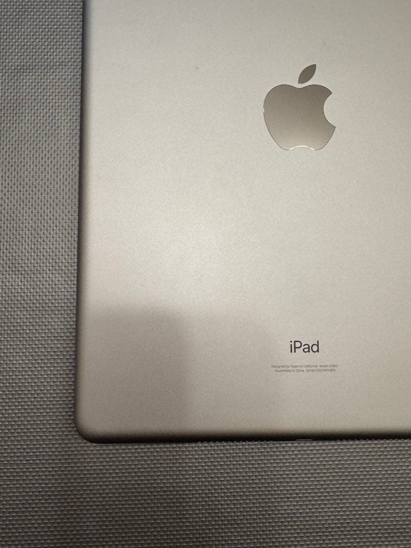Apple iPad (第9世代) 64GB シルバー　wifiモデル