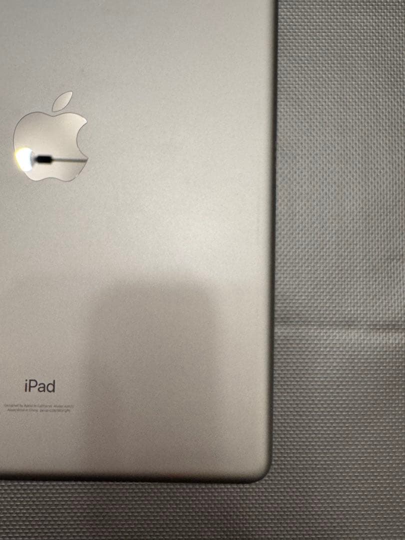 Apple iPad (第9世代) 64GB シルバー　wifiモデル