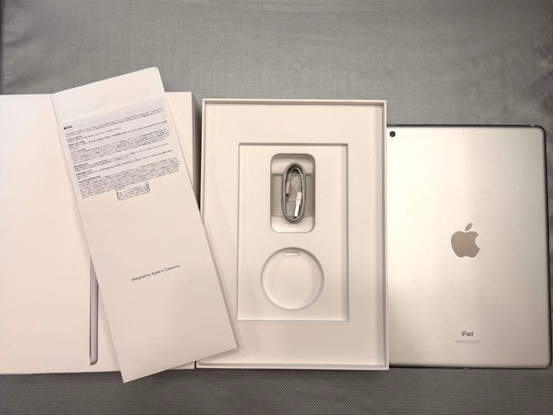 Apple iPad (第9世代) 64GB シルバー　wifiモデル