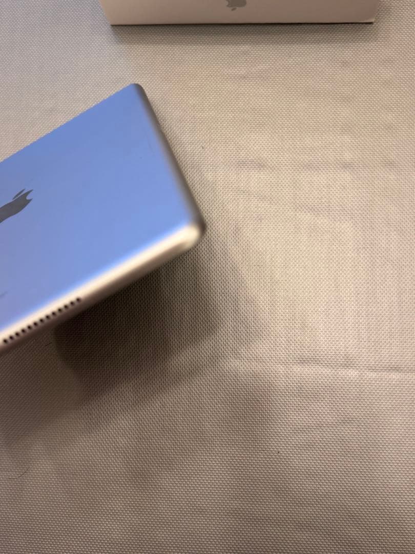 Apple iPad (第9世代) 64GB シルバー　wifiモデル