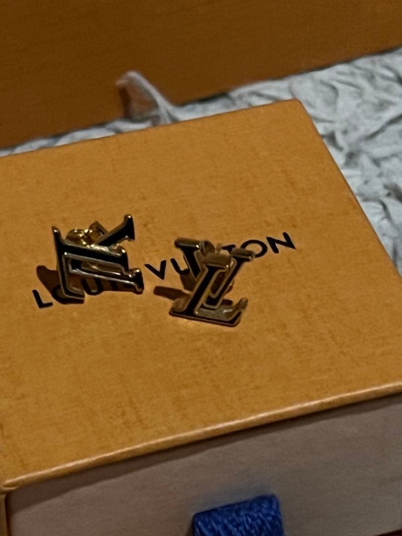 LOUIS VUITTON ピアス