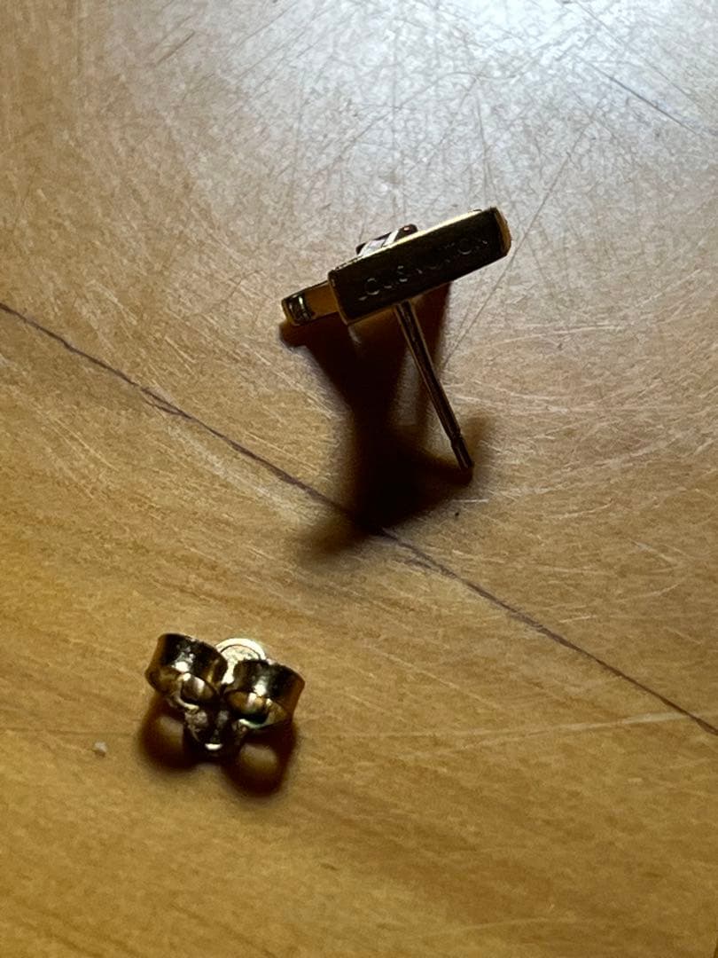 LOUIS VUITTON ピアス