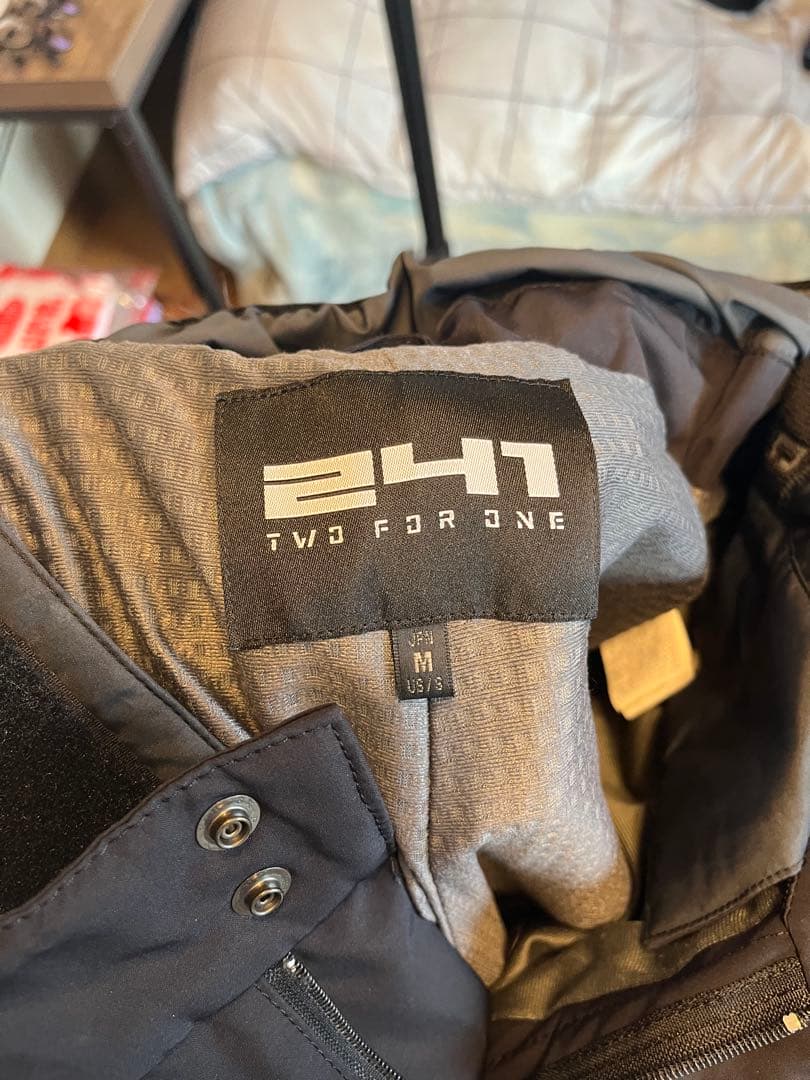 Burton スノーボードジャケット　241 パンツ