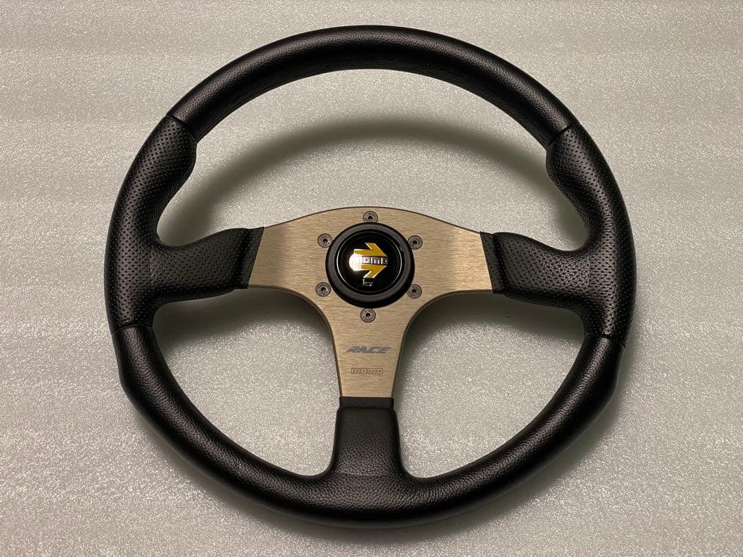 momo race & THRUSTMASTER T300用実車ハンドル変換ボス