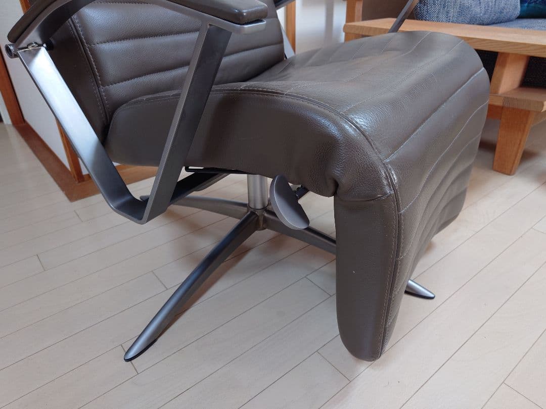 【ほぼ未使用】KEBE 総革張りパーソナルリクライニングチェア KE-23