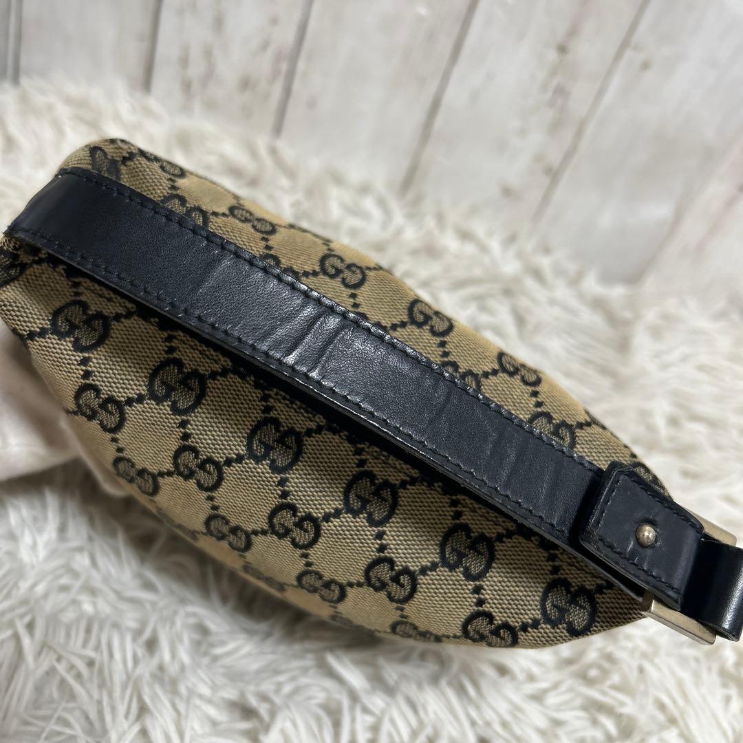 GUCCI アクセサリーポーチ　GGキャンバス ポーチ ハンドバッグ レザー