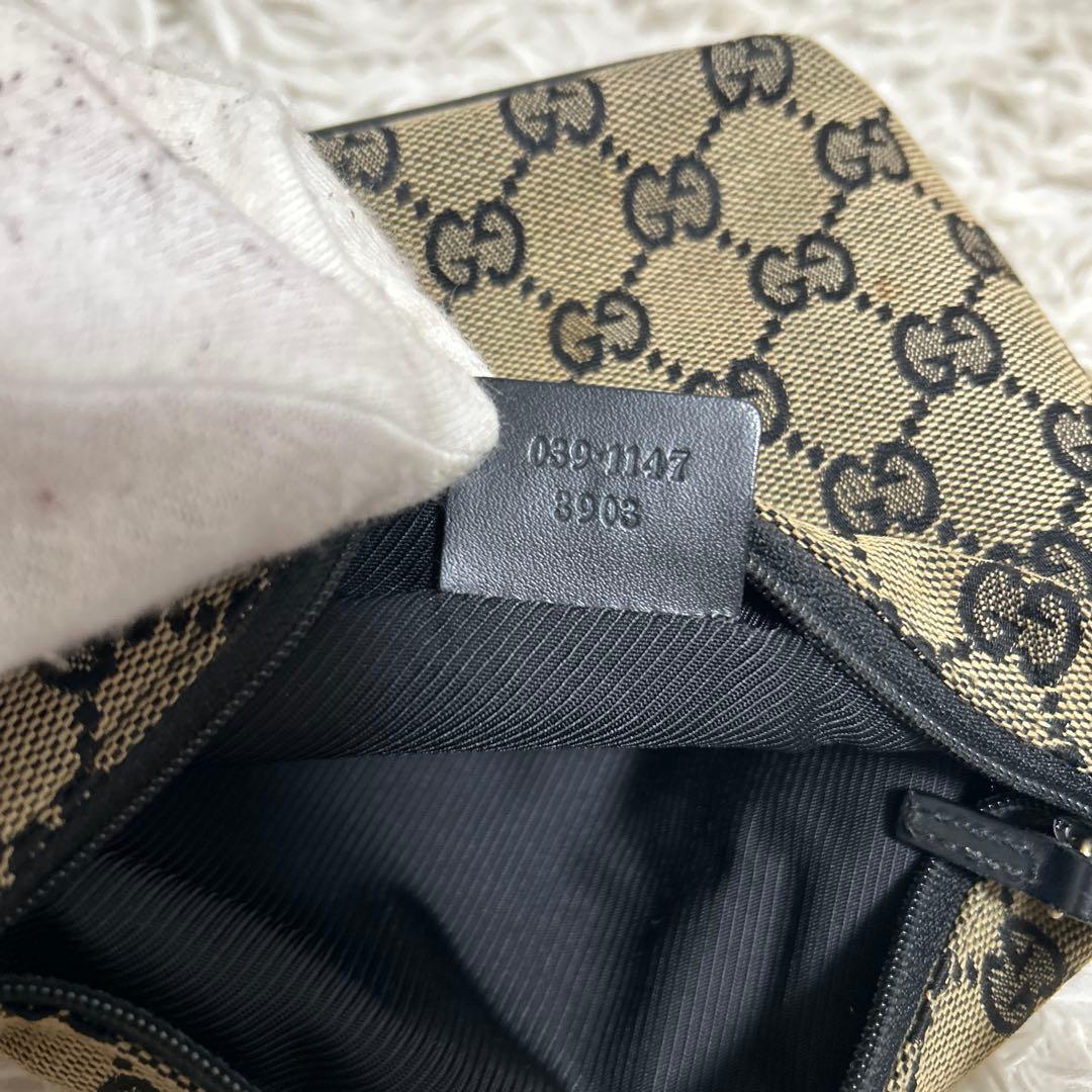GUCCI アクセサリーポーチ　GGキャンバス ポーチ ハンドバッグ レザー