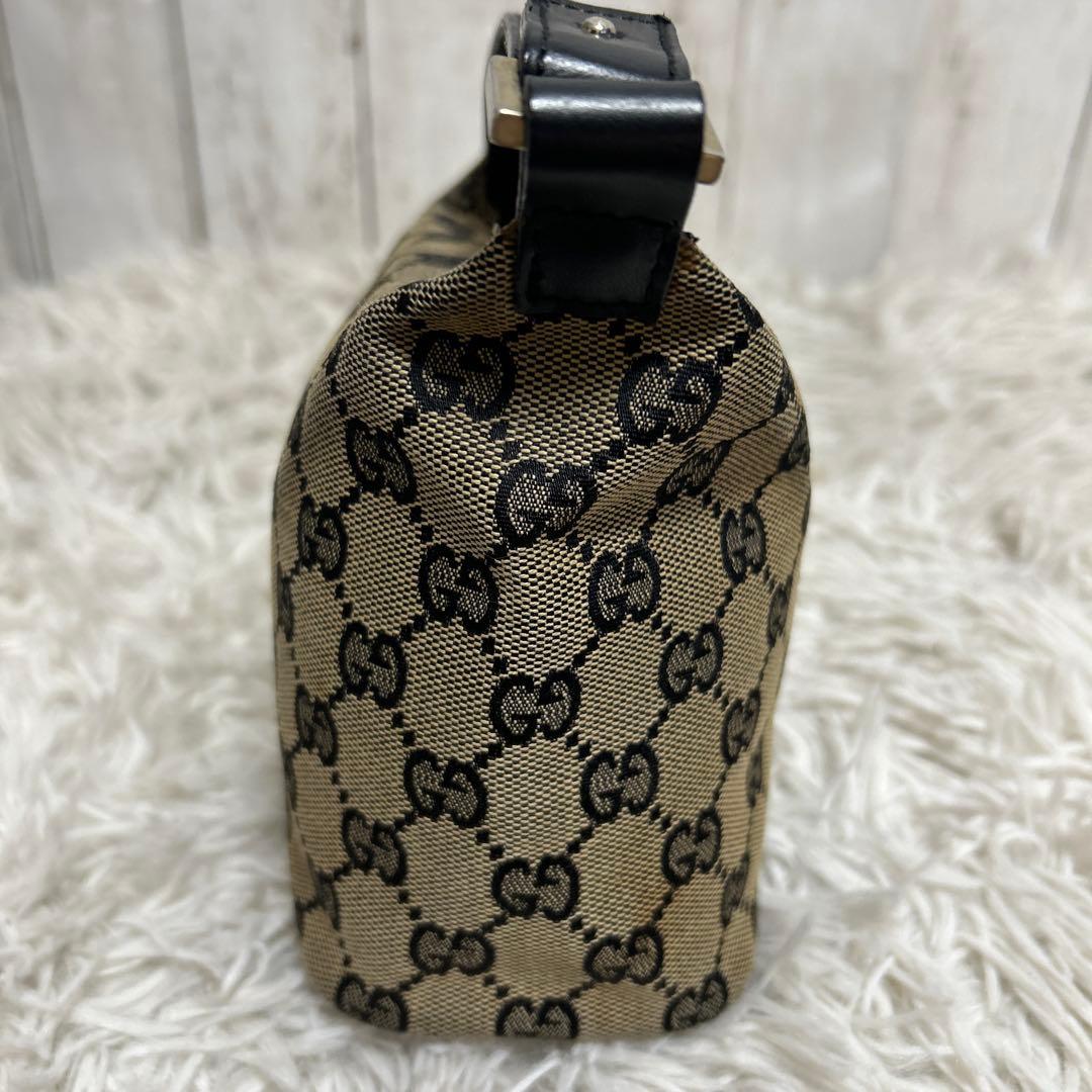 GUCCI アクセサリーポーチ　GGキャンバス ポーチ ハンドバッグ レザー