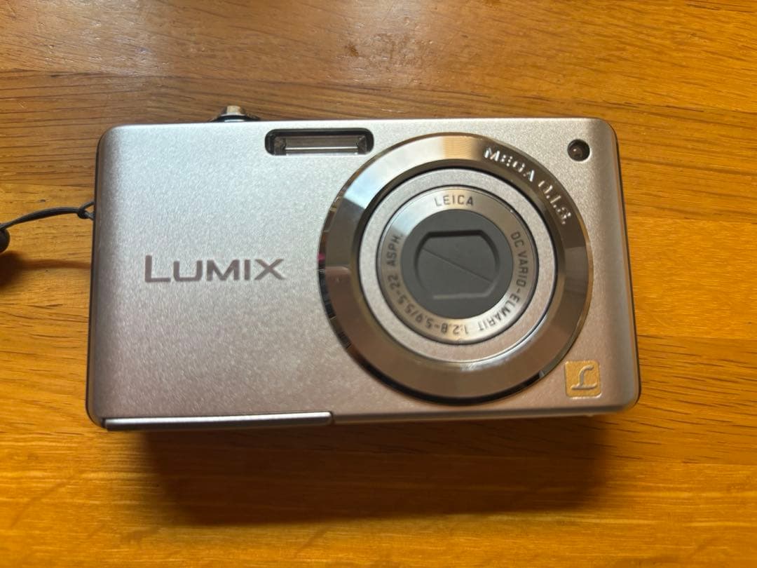 LUMIX FS6 シルバー　デジカメ