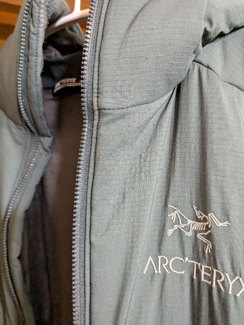 ARC'TERYX　アトムARフーディ