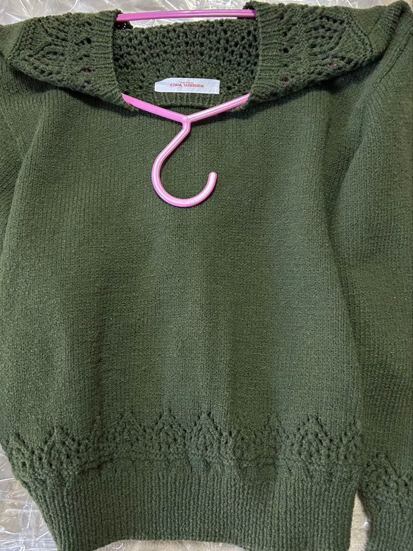 たんぽぽの刺繍付きダークグリーン カーディガン