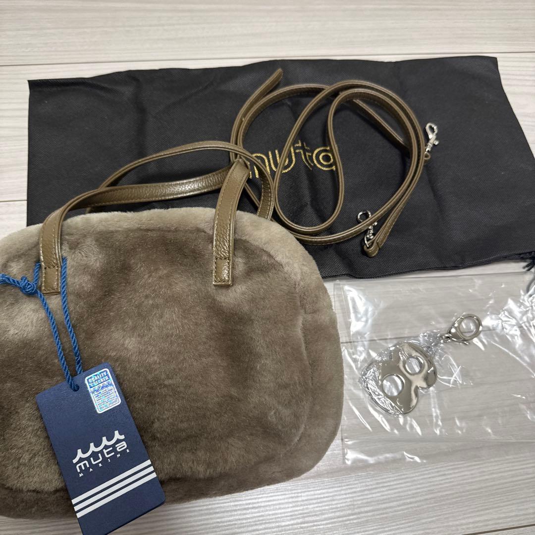 新品未使用　ムータ　ムートン　バッグ　muta レディース　バッグ　チャーム付き