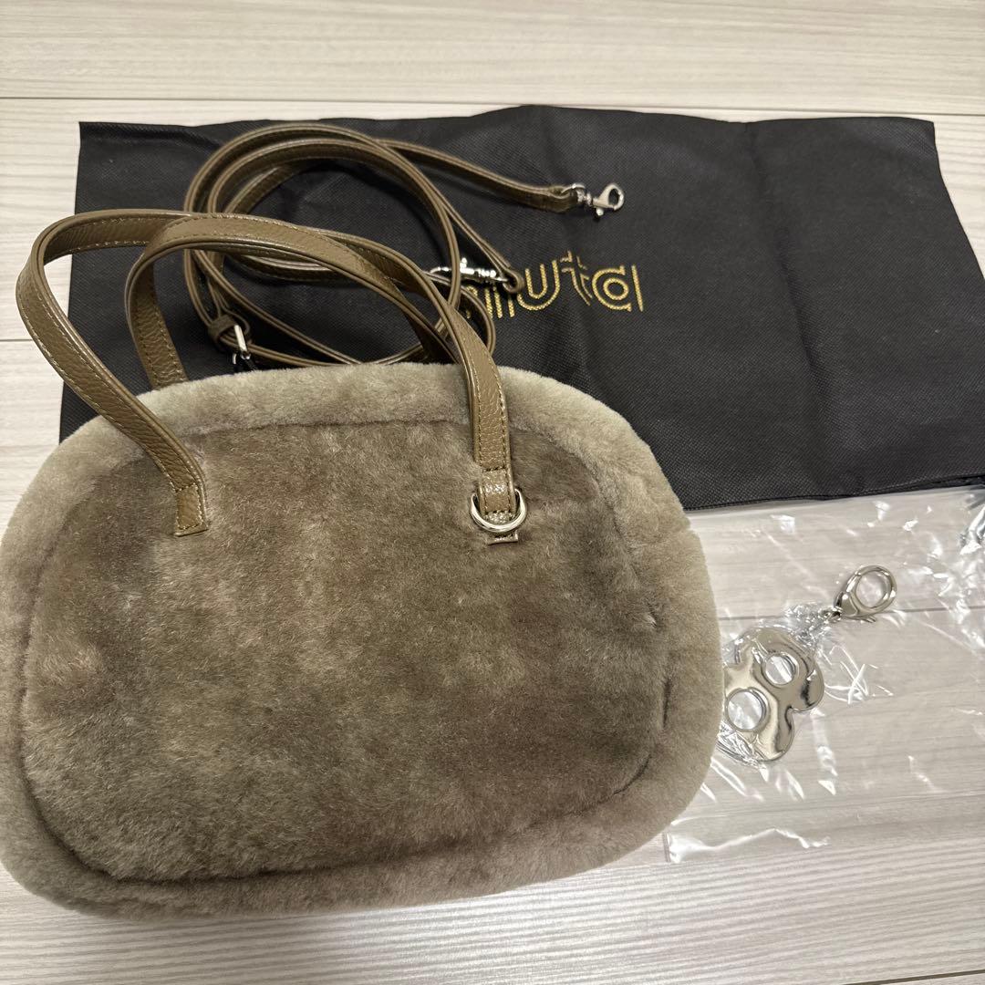 新品未使用　ムータ　ムートン　バッグ　muta レディース　バッグ　チャーム付き