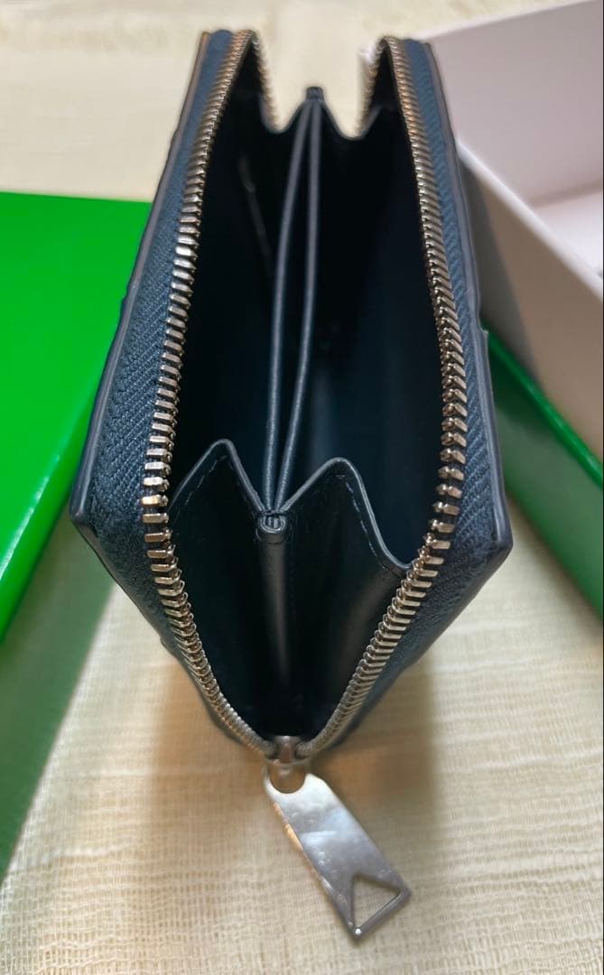 日本限定　ボッテガヴェネタ　カセット ファスナー付きパース