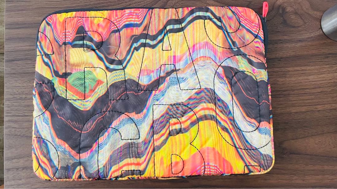 カラフルなMacBookケース