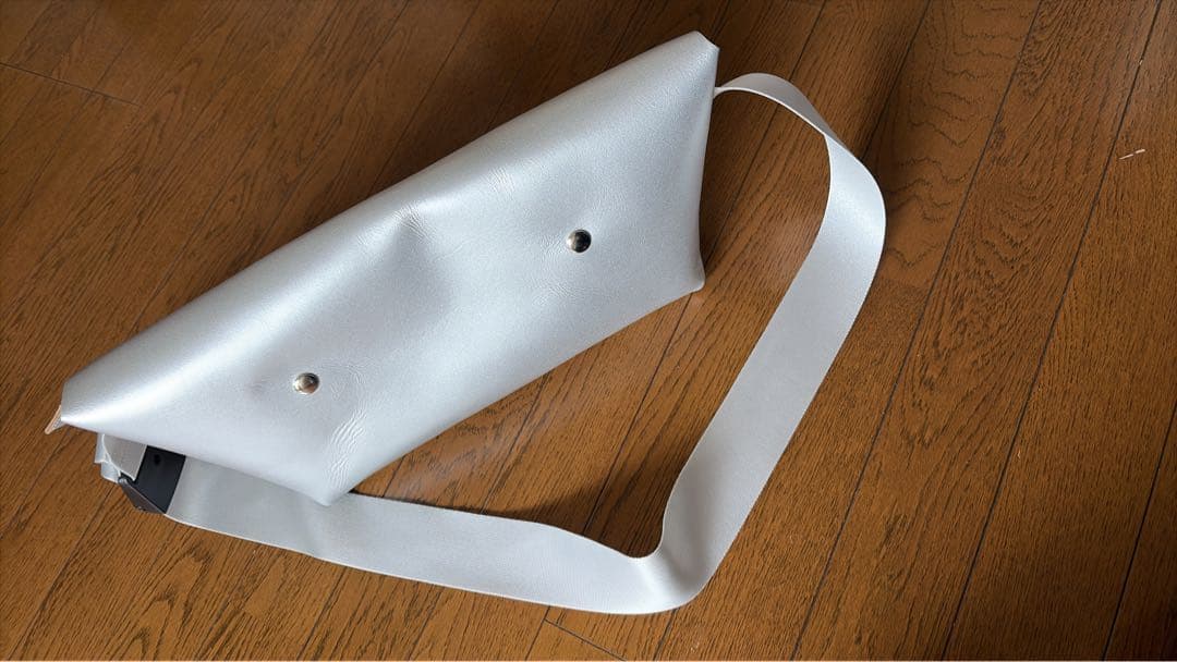 新品 Uni&co. メッセンジャーバッグ S / SILVER