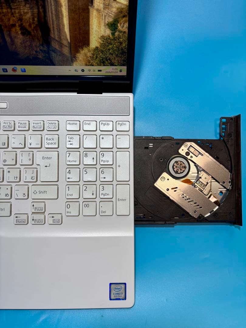 富士通　LIFEBOOK AH53/D3 i7 8565U SSD2TB 32G