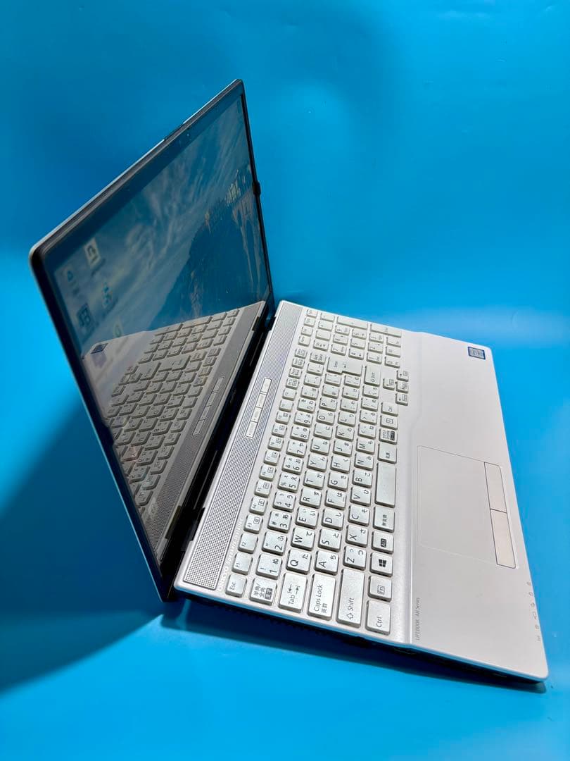 富士通　LIFEBOOK AH53/D3 i7 8565U SSD2TB 32G