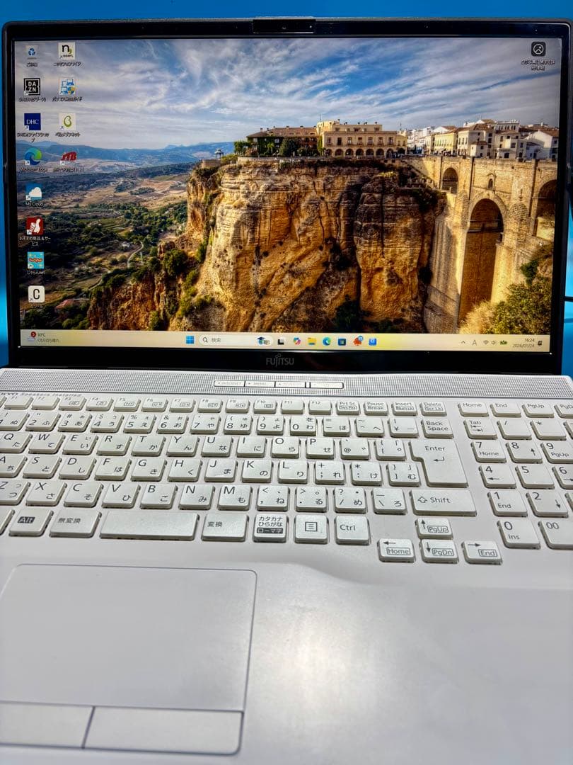 富士通　LIFEBOOK AH53/D3 i7 8565U SSD2TB 32G