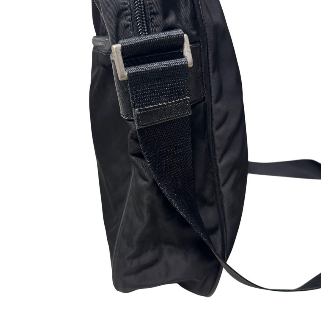 プラダ　PRADA ショルダーバッグ　三角ロゴ　メッセンジャーバッグ