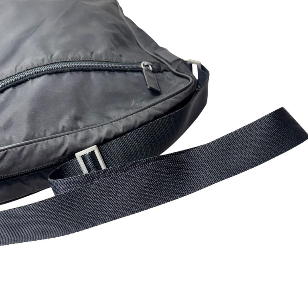 プラダ　PRADA ショルダーバッグ　三角ロゴ　メッセンジャーバッグ