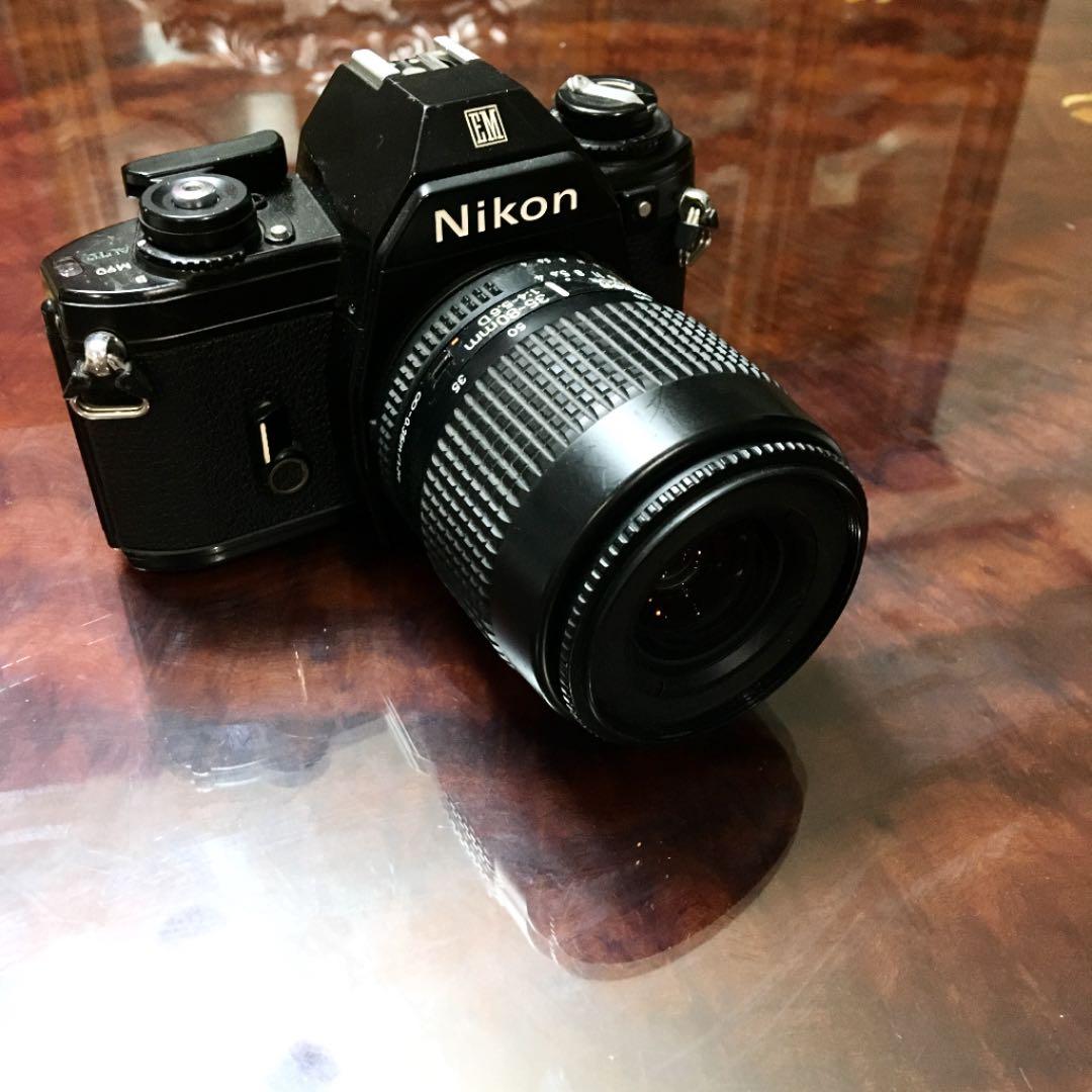 Nikon フィルムカメラ　em ニッコールレンズつき
