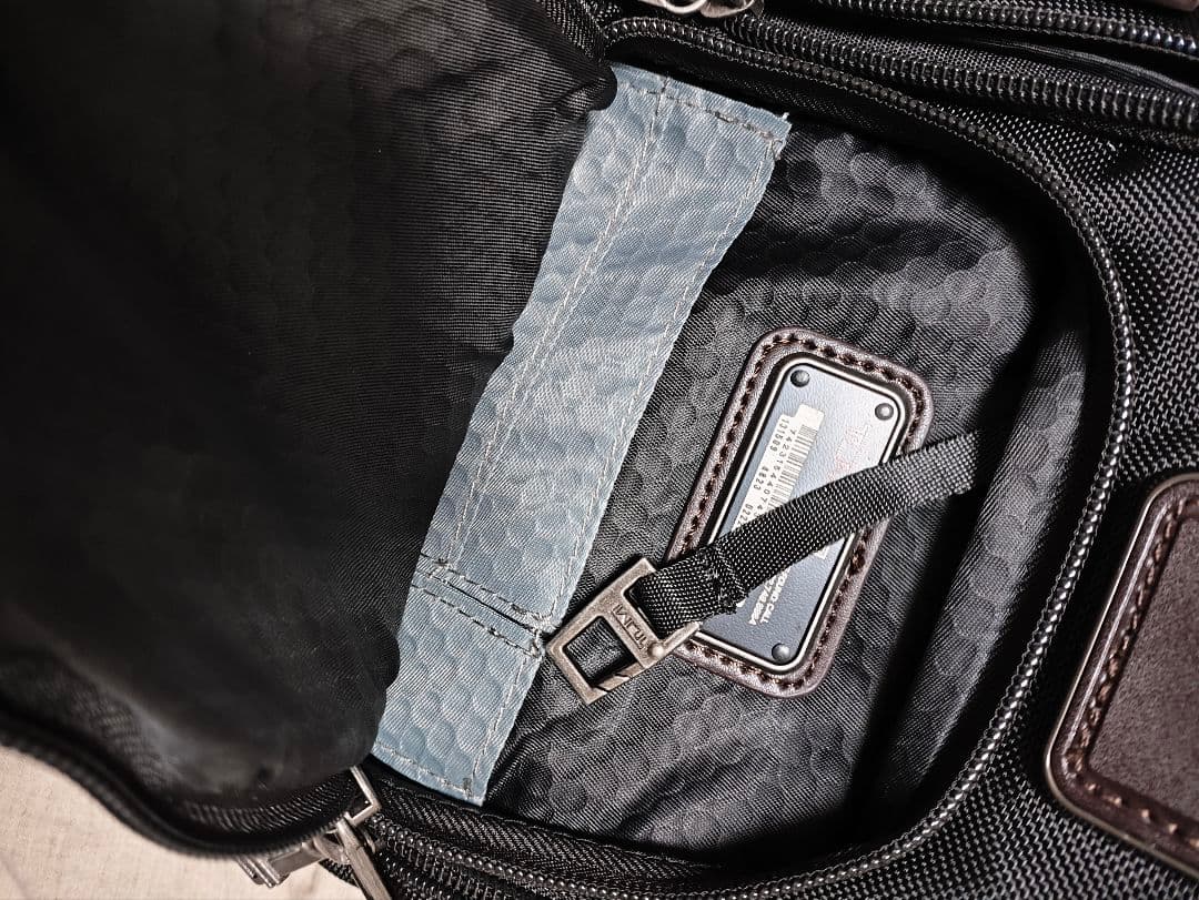 s*7様 TUMI ボディバッグ ブラック