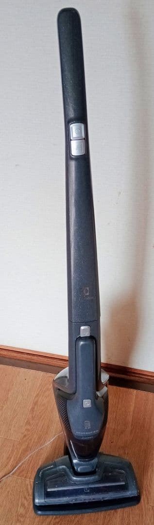 エレクトロラックス ベーシック ZB3301 コードレス クリーナー掃除機即出荷