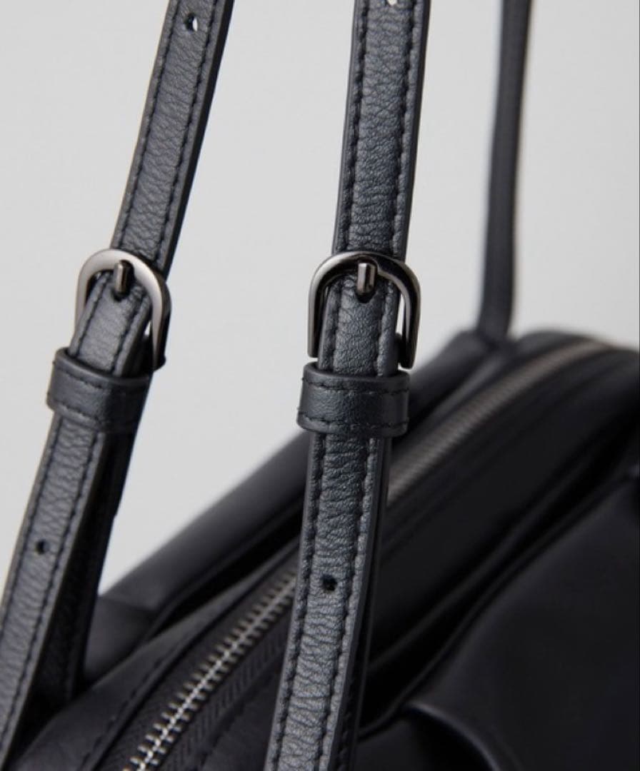 【新品、未使用】イアパピヨネ　本革 軽量　コロンボストンバッグ　ブラック