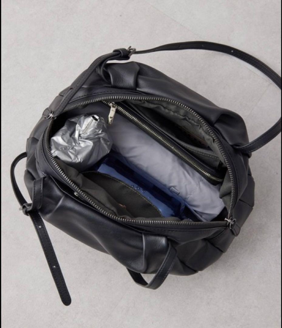 【新品、未使用】イアパピヨネ　本革 軽量　コロンボストンバッグ　ブラック