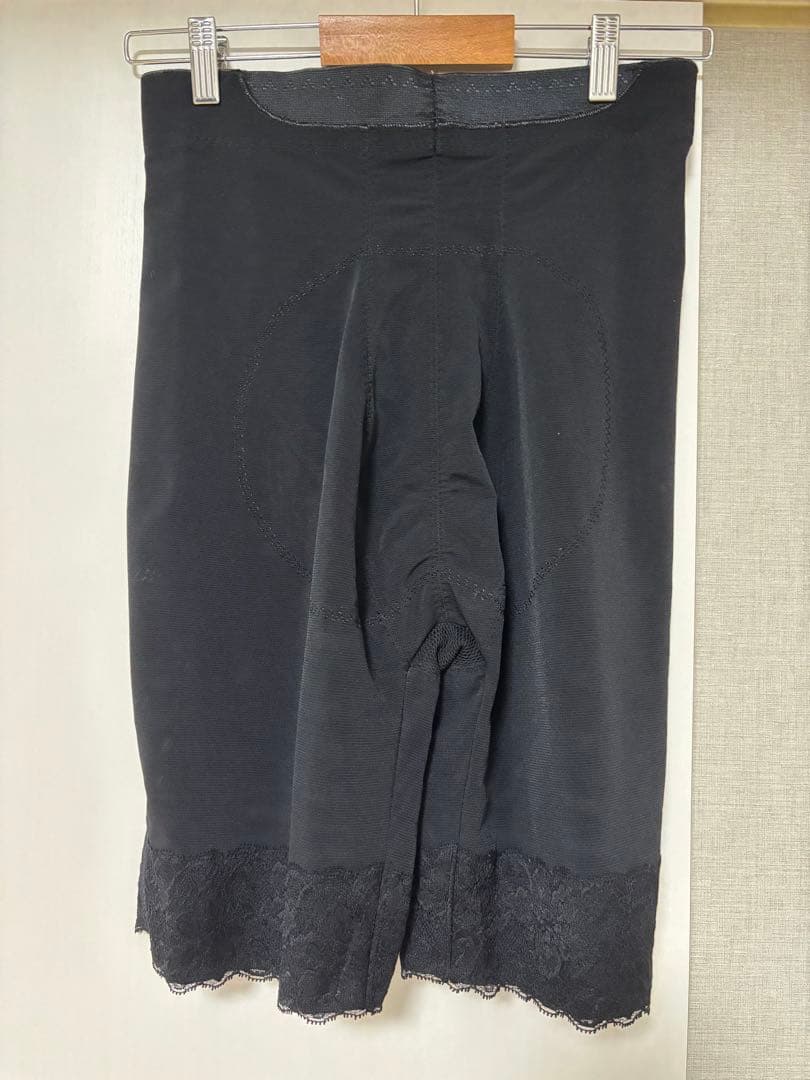 グラントイーワンズ　LALA ハイウエストガードル　ブラック×ホワイト　82