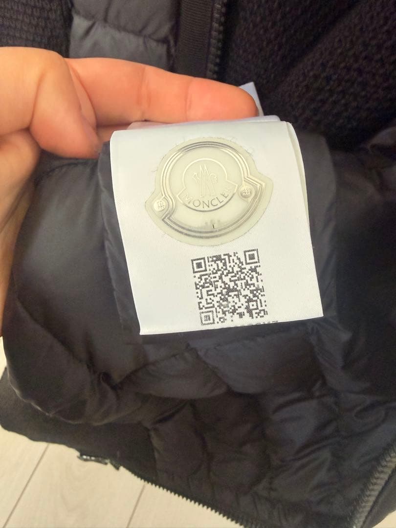 MONCLER ブラック ダウンカーディガン　カーディガン【訳あり】