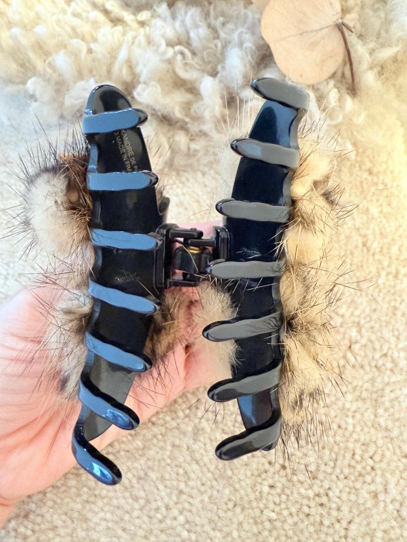 アレクサンドル ドゥ パリ ファー×リボンデザインのヘアクリップ