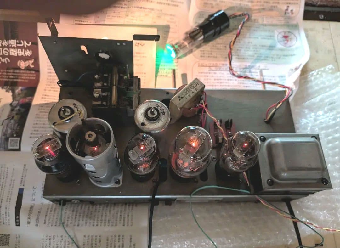 家族団らん昭和レトロ真空管ラジオ　マツダ614A　bluetooth