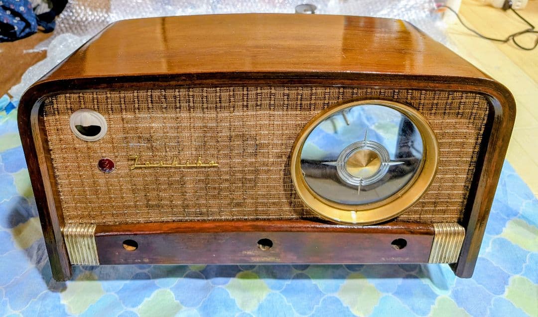 家族団らん昭和レトロ真空管ラジオ　マツダ614A　bluetooth