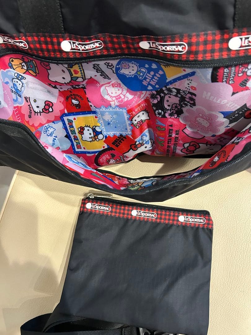 レスポートサックハローキティ ボストンバッグ旅行用バッグポーチ付き　ブラック