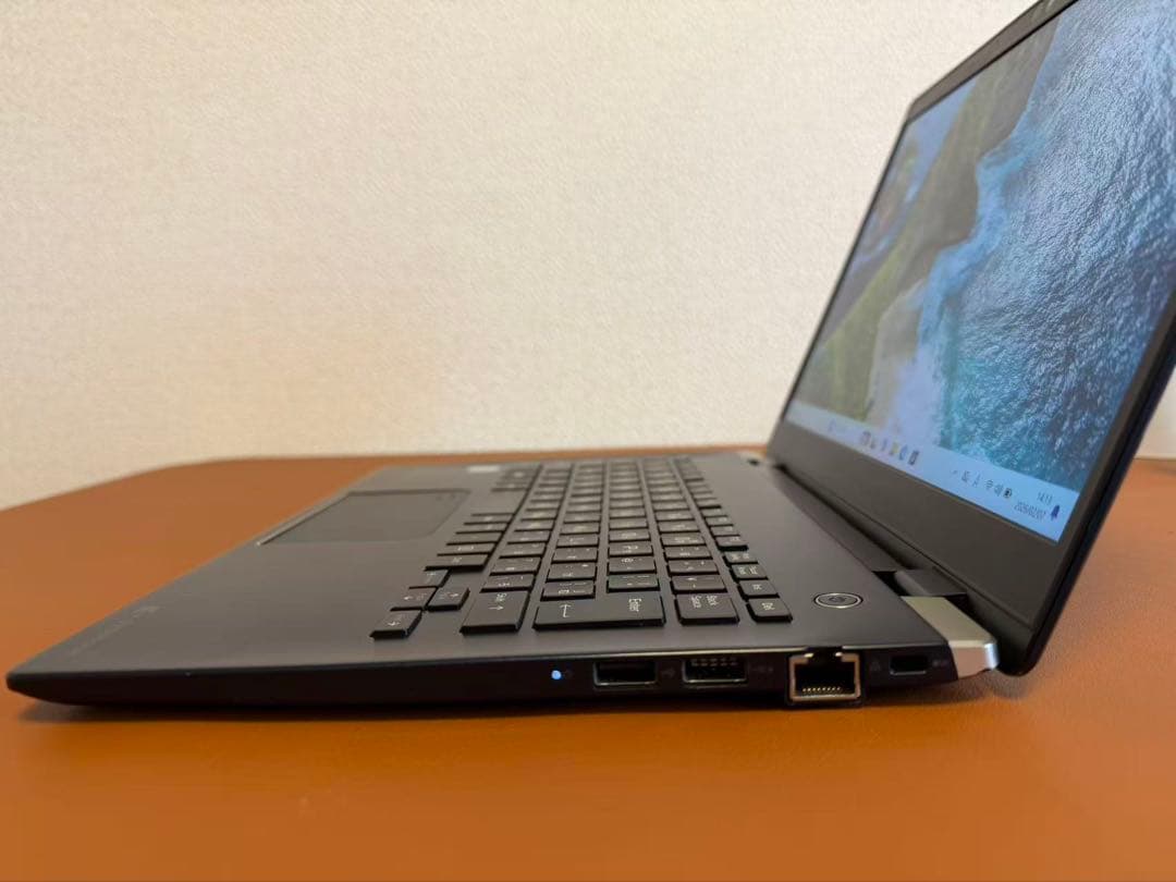 東芝 dynabook G83/dn i5-8250u 8-256 02