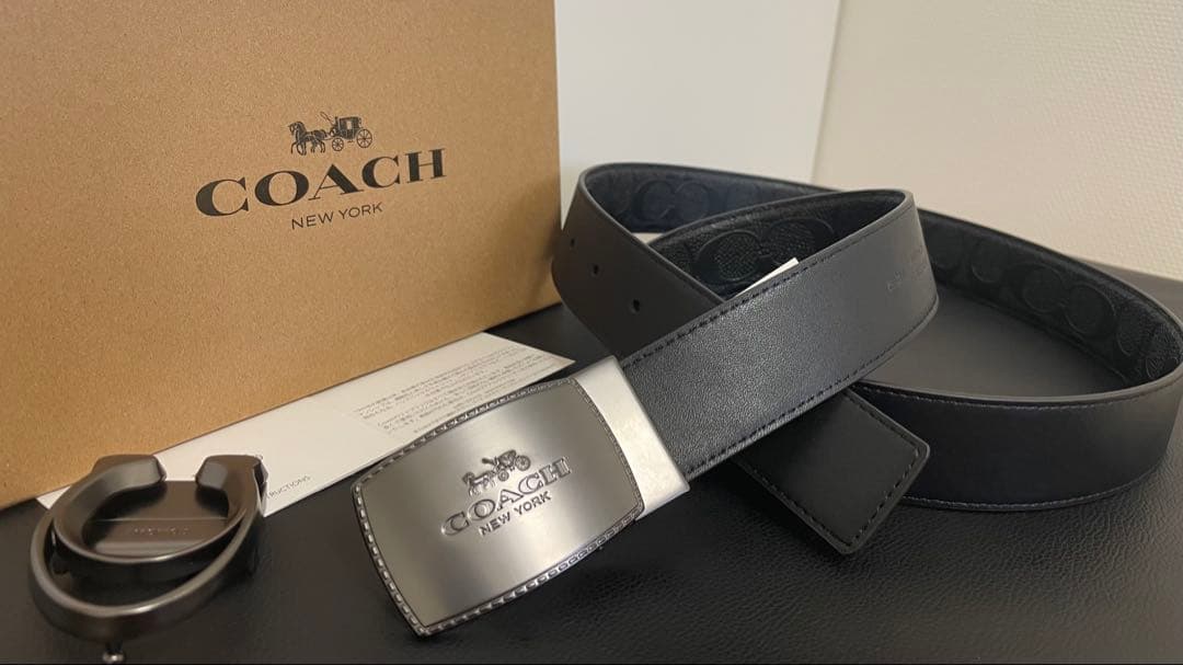 新品coachコーチレザーリバーシブルフリーサイズベルトギフト箱付き