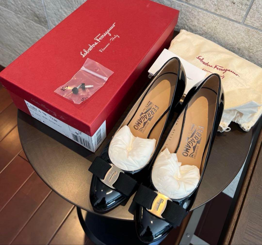 【新品】Salvatore Ferragamo フェラガモ　ヒール　カルラ