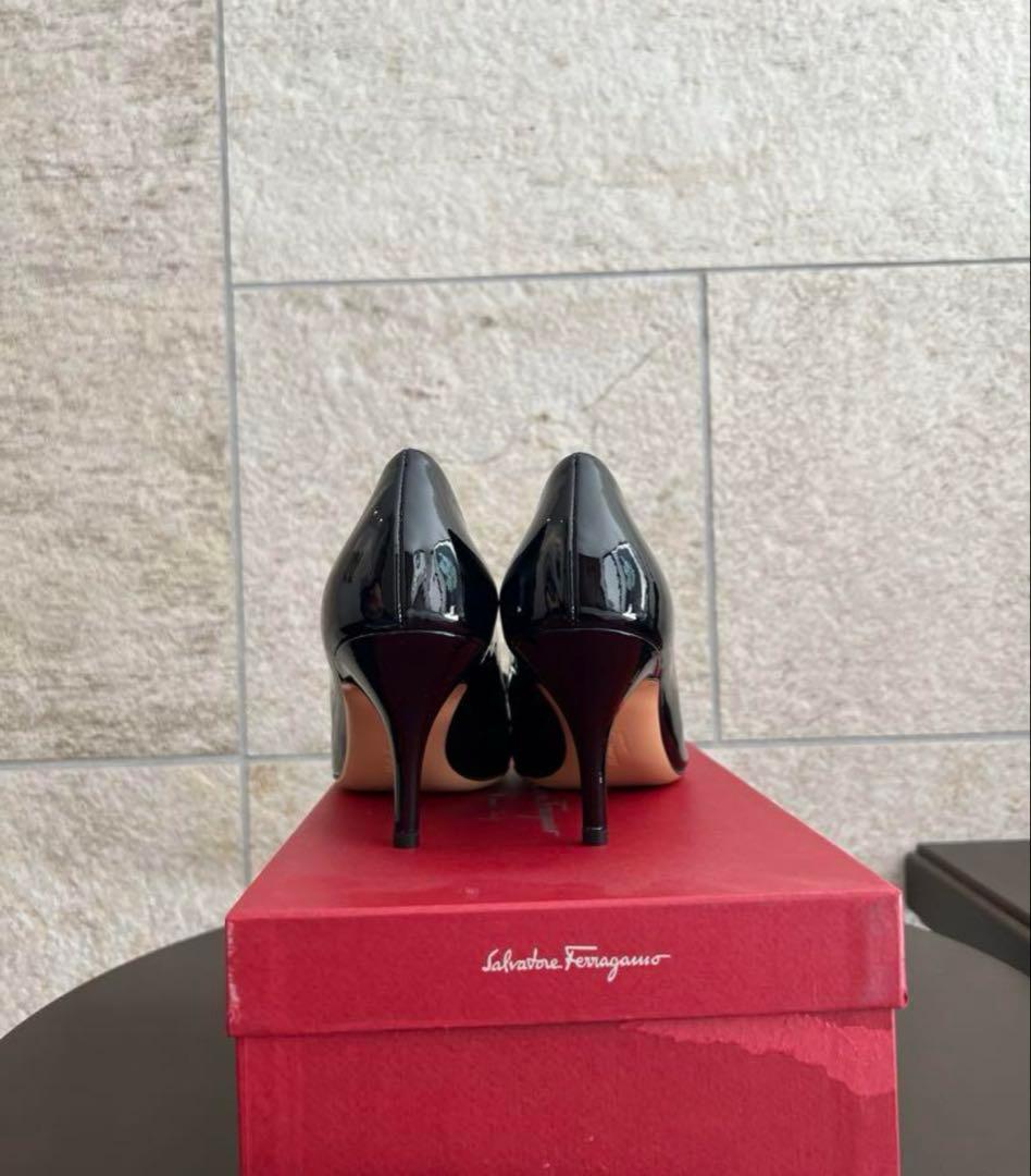 【新品】Salvatore Ferragamo フェラガモ　ヒール　カルラ