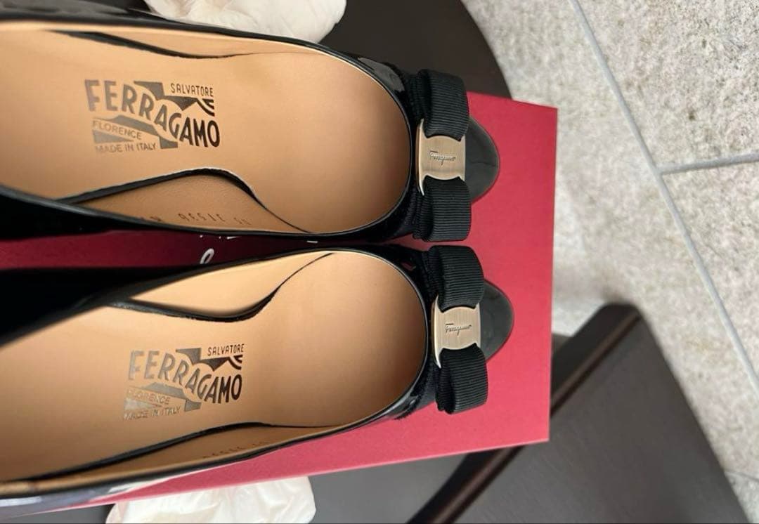 【新品】Salvatore Ferragamo フェラガモ　ヒール　カルラ