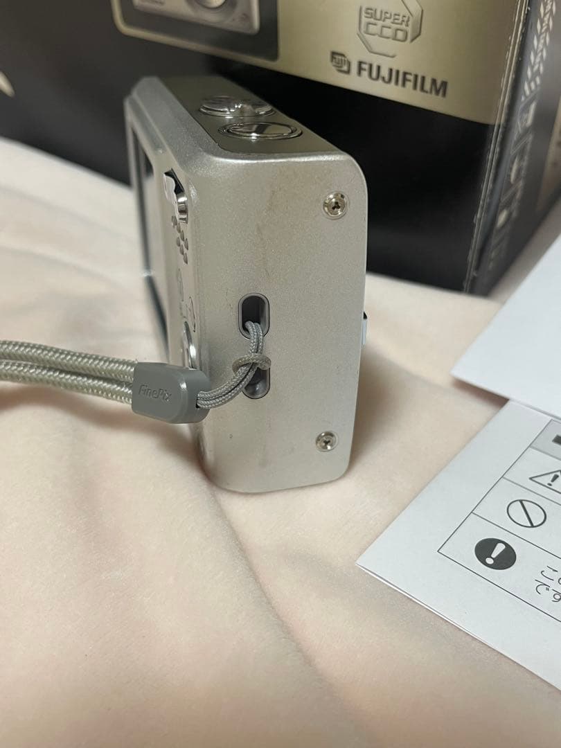 動作確認済 FinePix F30 充電器付