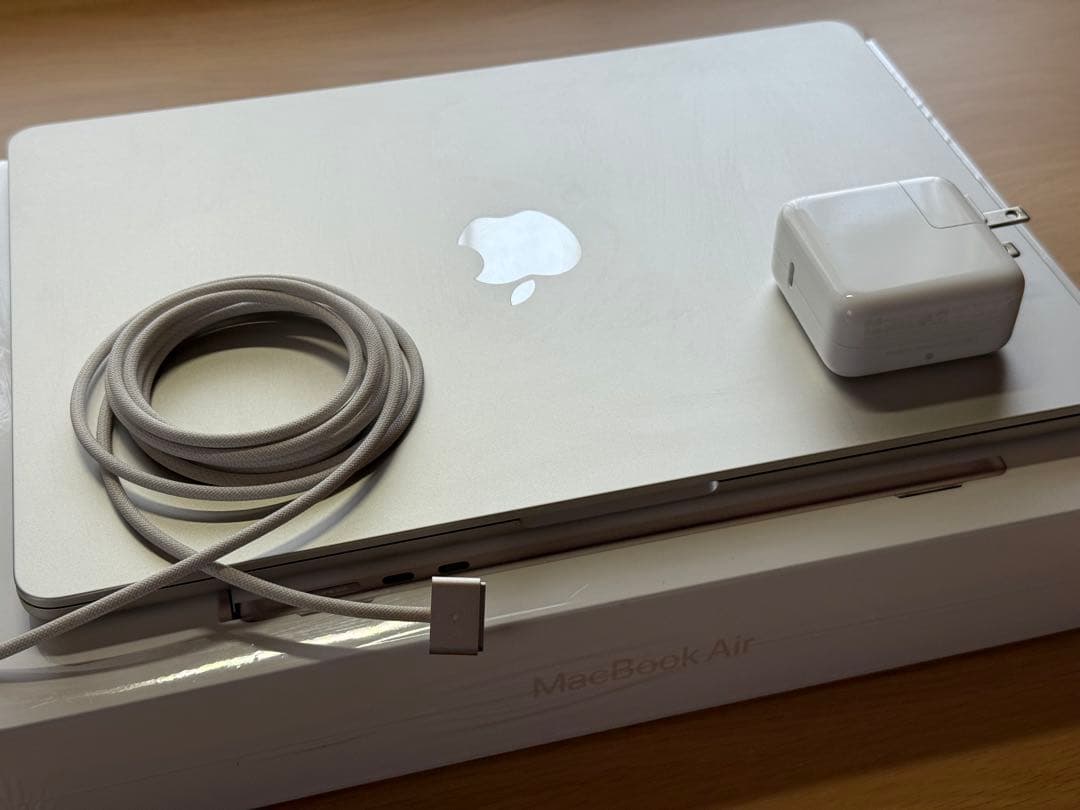 MacBook Air M2 13インチ スターライト充電器付き