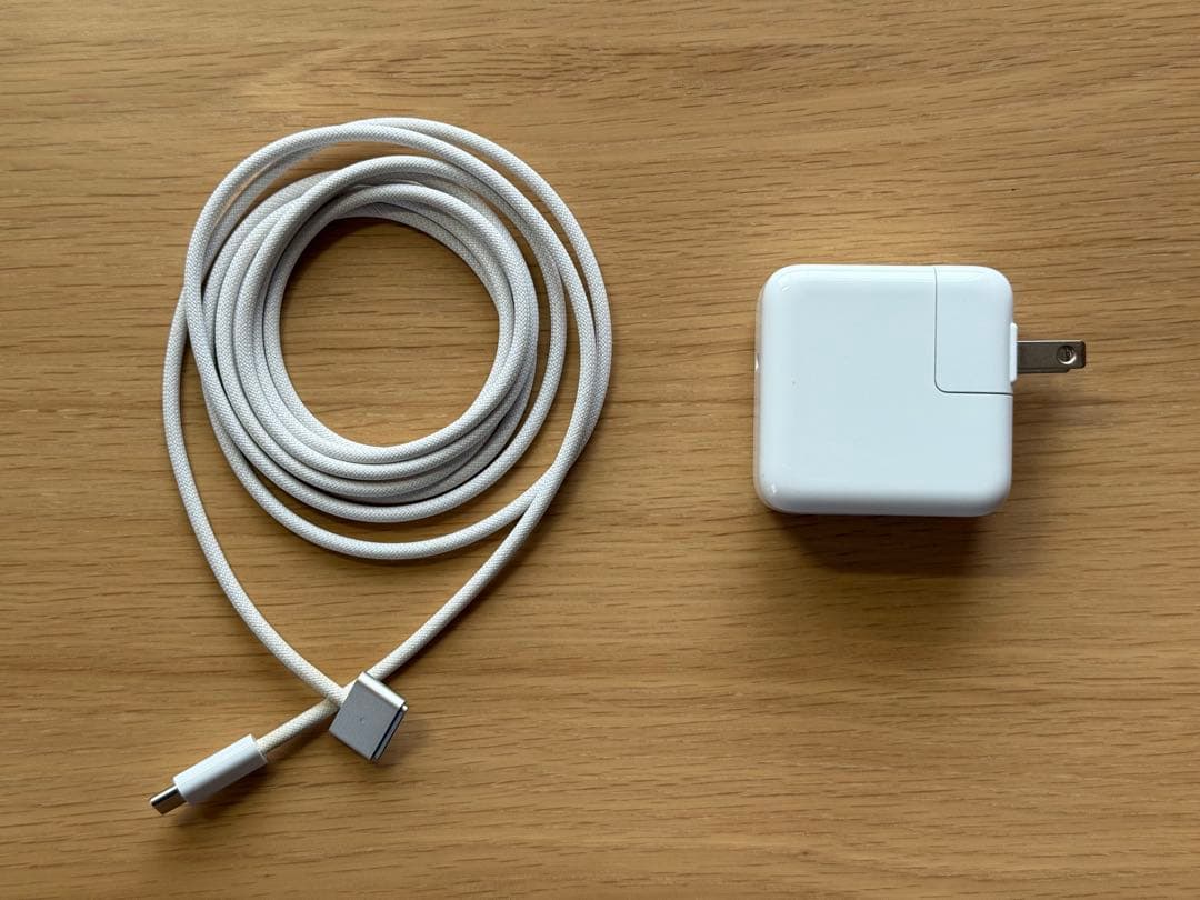 MacBook Air M2 13インチ スターライト充電器付き