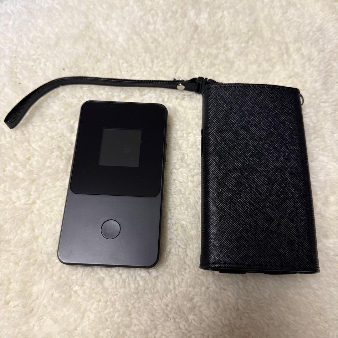 ④モバイルWi-Fiルーター ブラック ケース付き、リチャージwi-fi