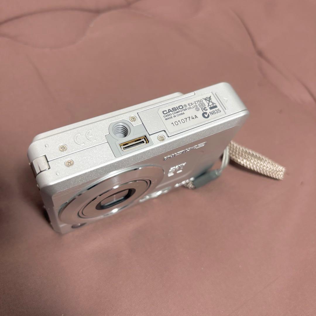 【美品】CASIO★EXILIM★EX-Z750★シルバー★デジタルカメラ★