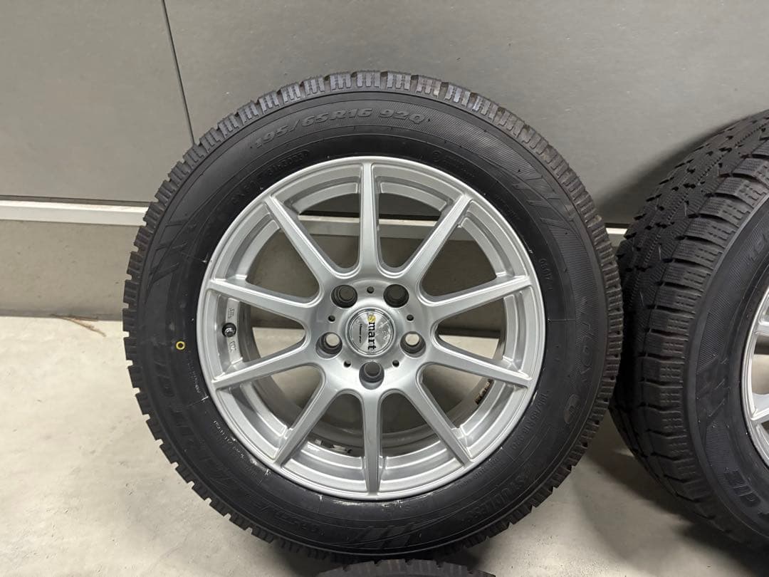 イボ付きプリウス60系pcd114 スタッドレス　2023年31週製